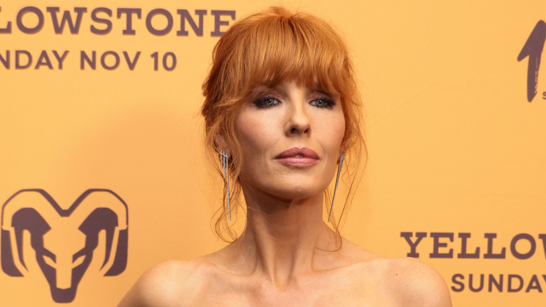 Kelly Reilly Outfits